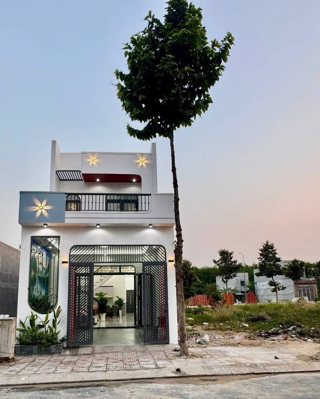 Nhà sổ riêng khu nhà ở hội nghĩa,100m2 giá 2ty820